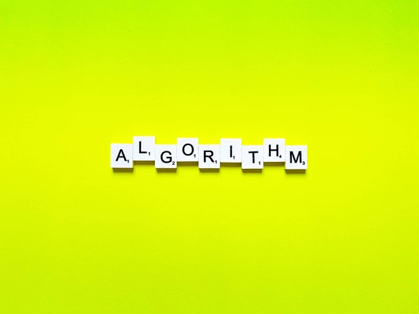 Quels sont les algorithmes de Machine Learning les plus efficaces pour la prédiction de séries temporelles?